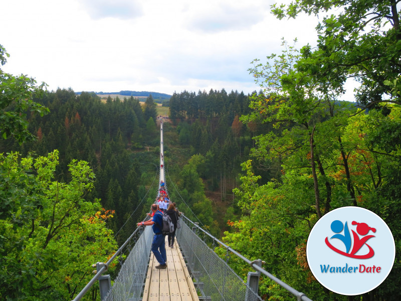 Hängeseilbrücke Geierlay und Traumschleife Layensteig Strimmiger Berg