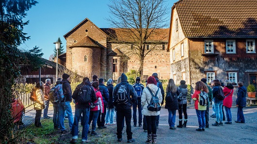 Michelstadt mit Einhardsbasilika und Weihnachtsmarkt